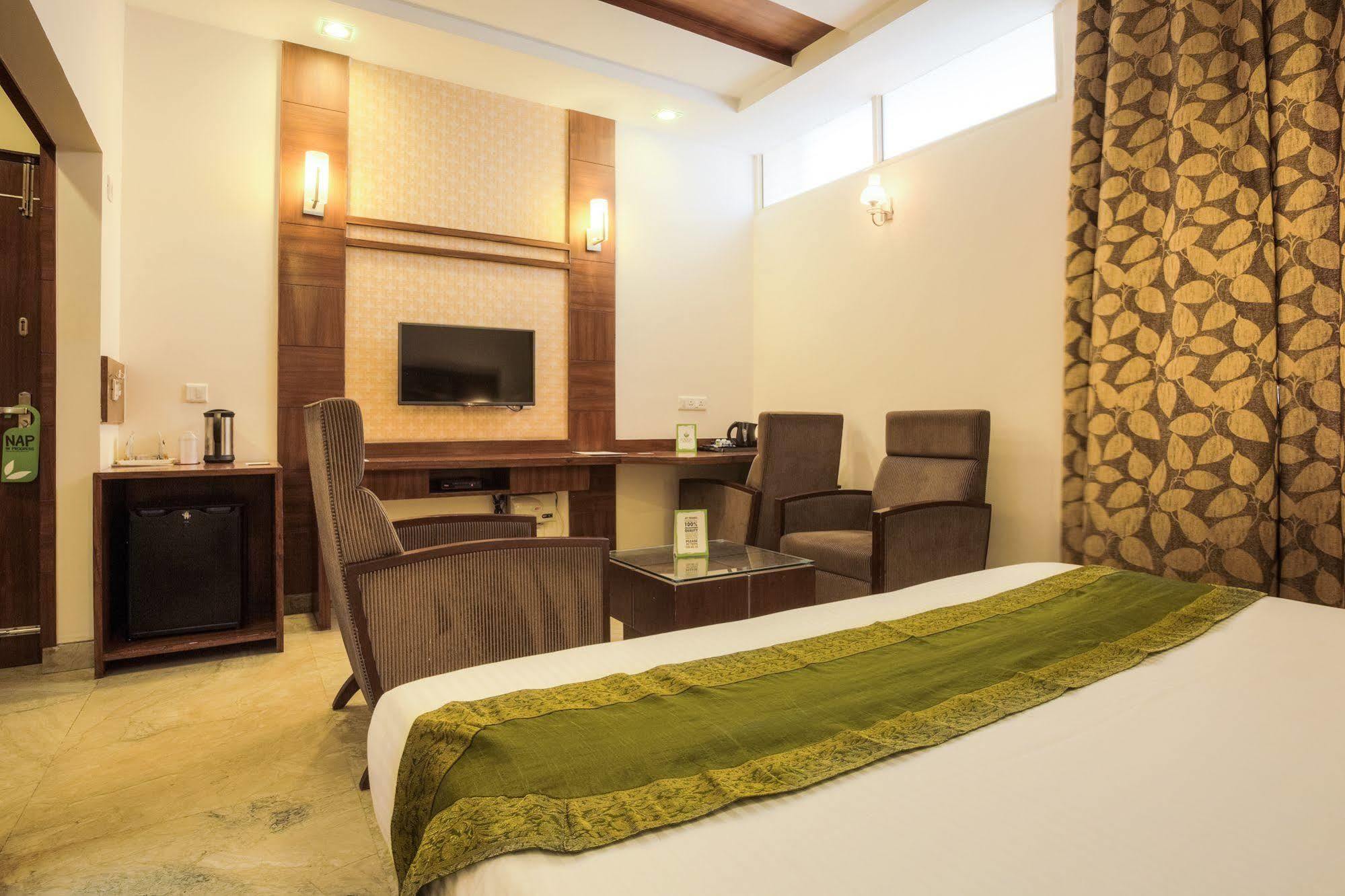 Mint Hotel Чандигарх Экстерьер фото