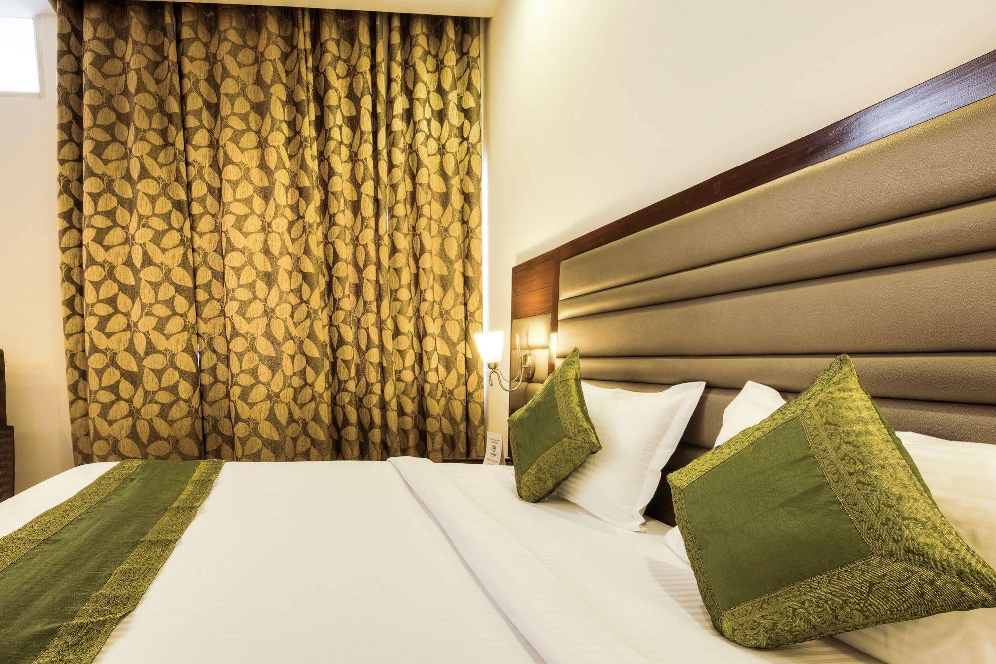 Mint Hotel Чандигарх Экстерьер фото