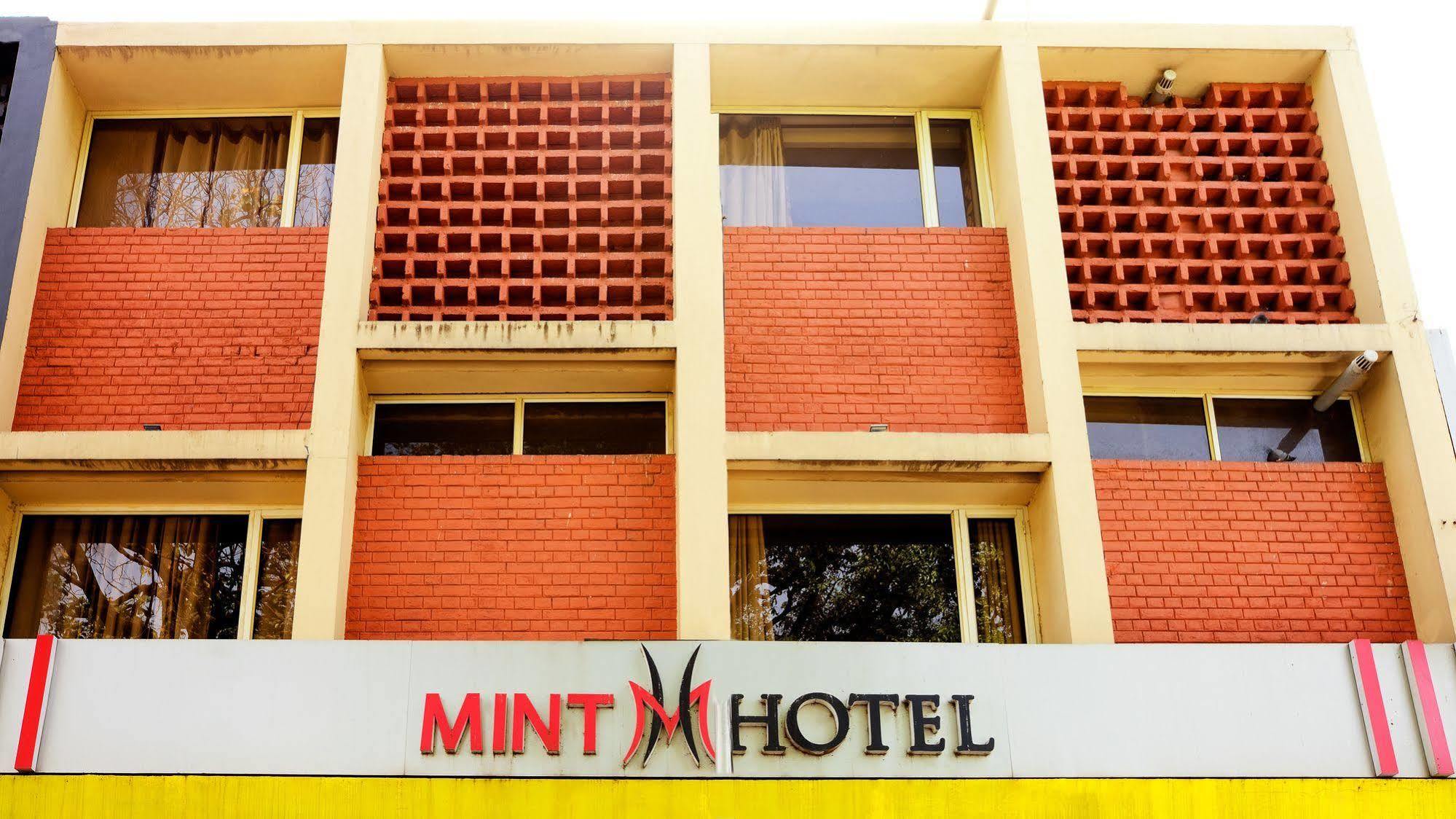 Mint Hotel Чандигарх Экстерьер фото