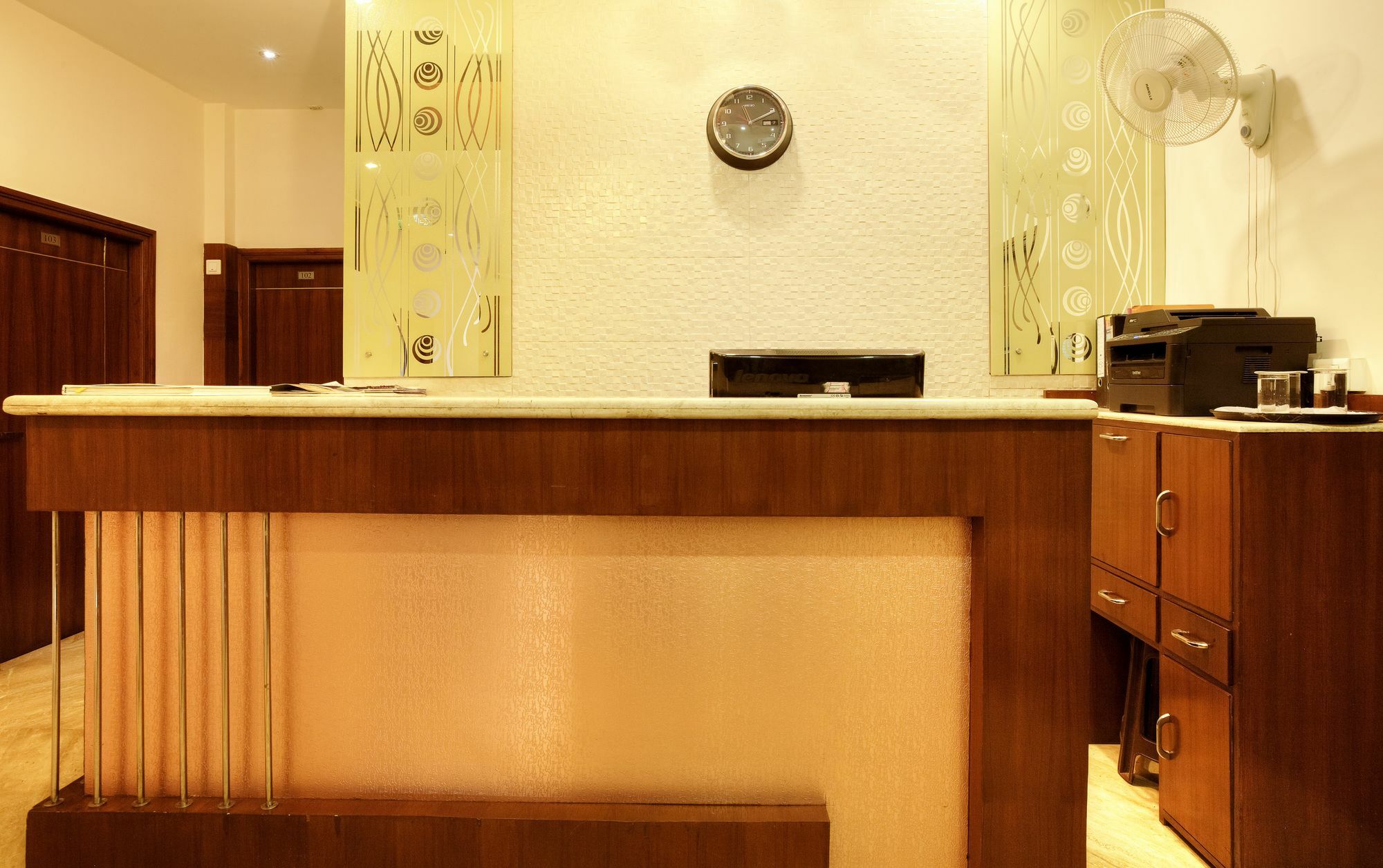 Mint Hotel Чандигарх Экстерьер фото