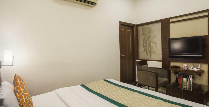 Mint Hotel Чандигарх Экстерьер фото
